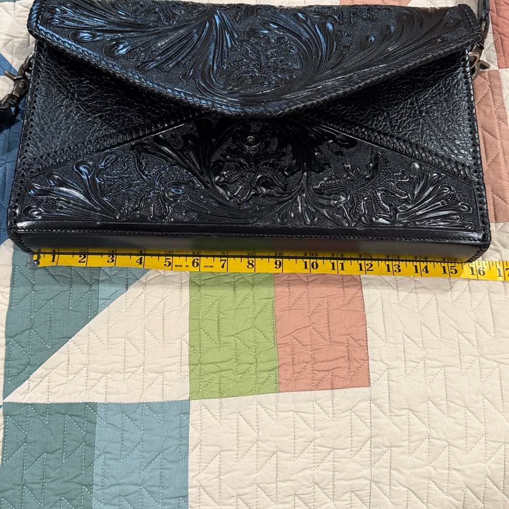 Elegant Black Embossed Leather bag - Picture 13 of 15